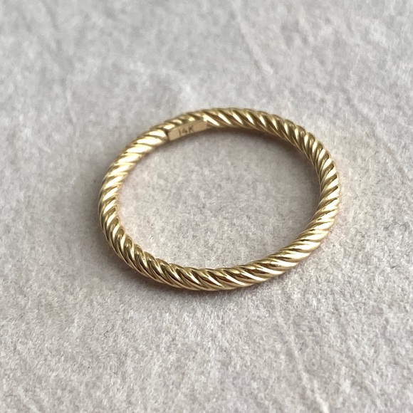 Solid 14k ring - Picture 1 of 4